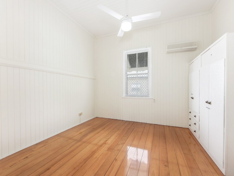 1 Coronation Street, East Ipswich QLD 4305