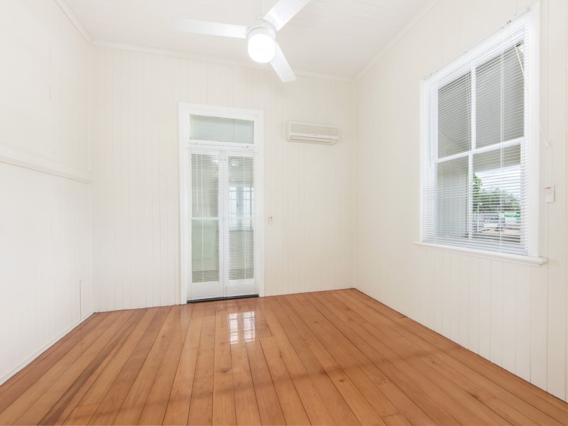 1 Coronation Street, East Ipswich QLD 4305