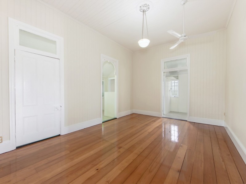 1 Coronation Street, East Ipswich QLD 4305