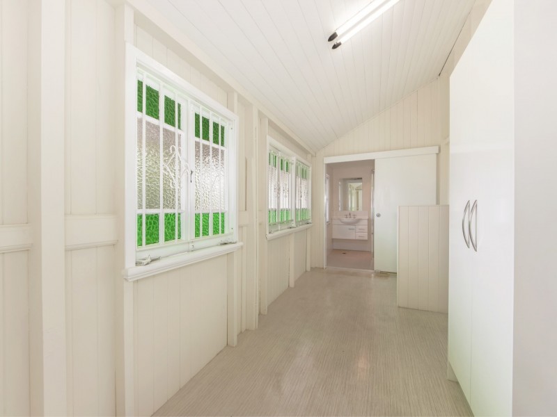 1 Coronation Street, East Ipswich QLD 4305