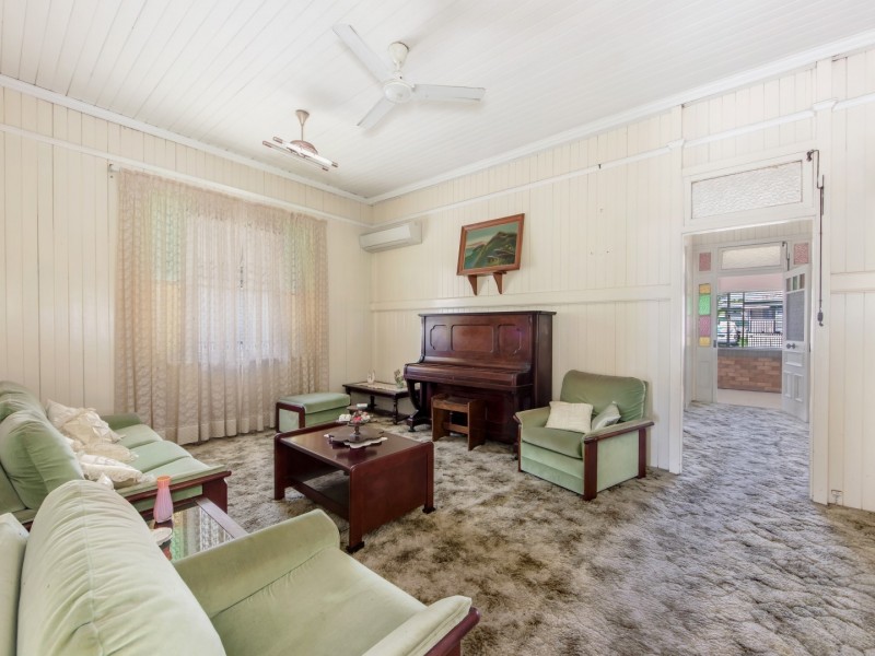 2 Edward Street, One Mile QLD 4305