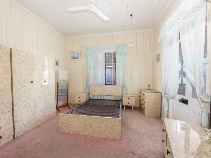 2 Edward Street, One Mile QLD 4305