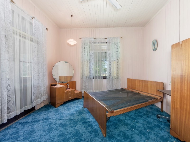 2 Edward Street, One Mile QLD 4305