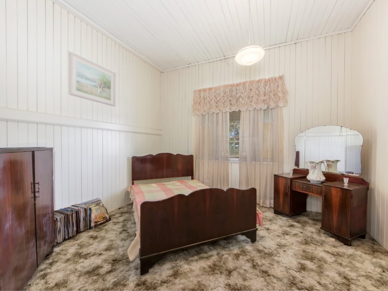 2 Edward Street, One Mile QLD 4305