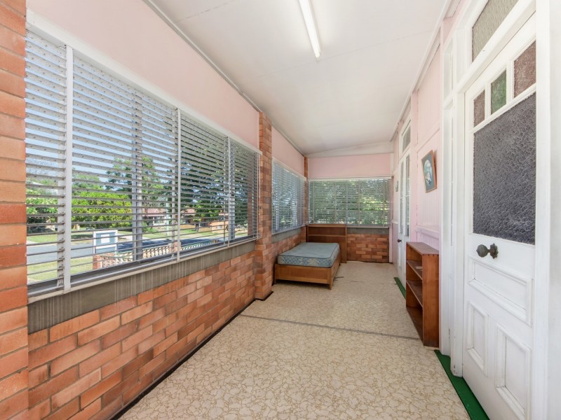 2 Edward Street, One Mile QLD 4305