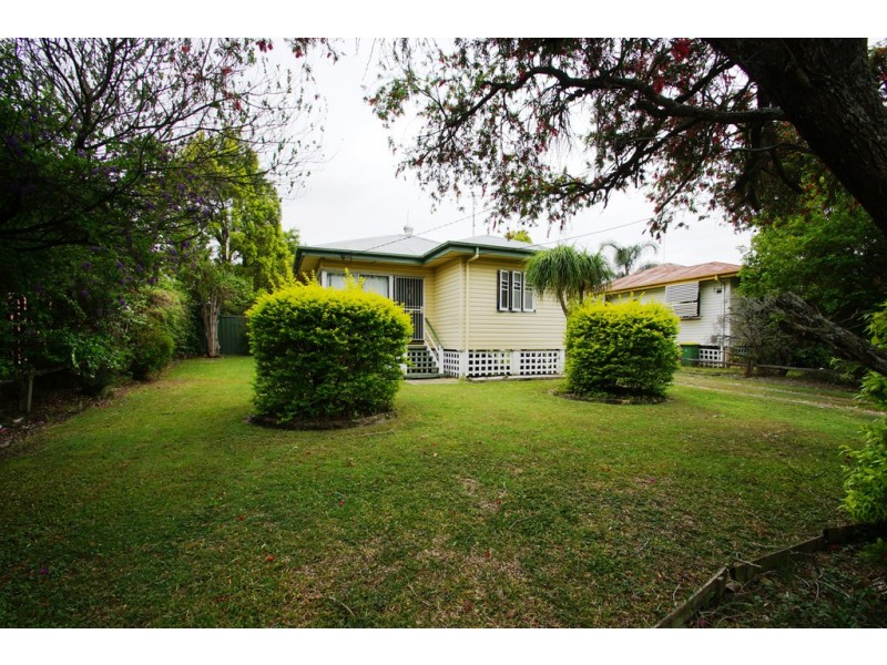 12 Cemetery Road, Ipswich QLD 4305