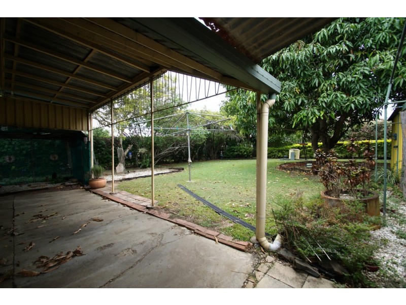 12 Cemetery Road, Ipswich QLD 4305