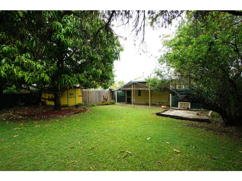 12 Cemetery Road, Ipswich QLD 4305