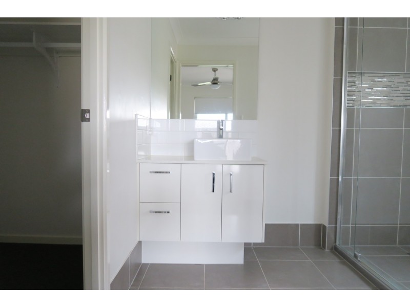 38 Bottlebrush Drive, Deebing Heights QLD 4306