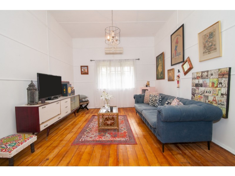 3 Glebe Road, Newtown QLD 4305
