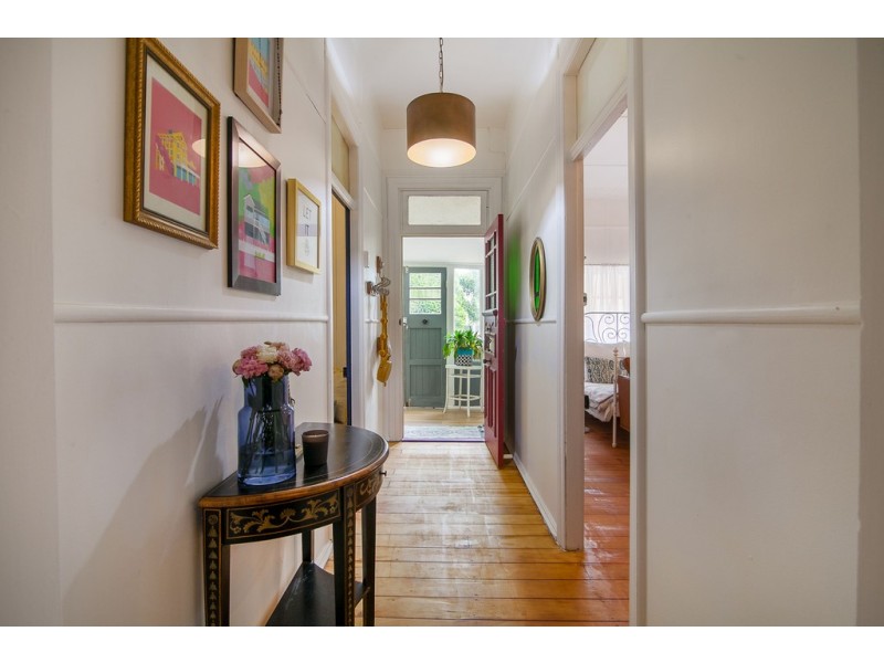 3 Glebe Road, Newtown QLD 4305