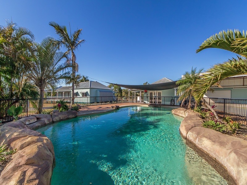 1 Roland Court, Peak Crossing QLD 4306