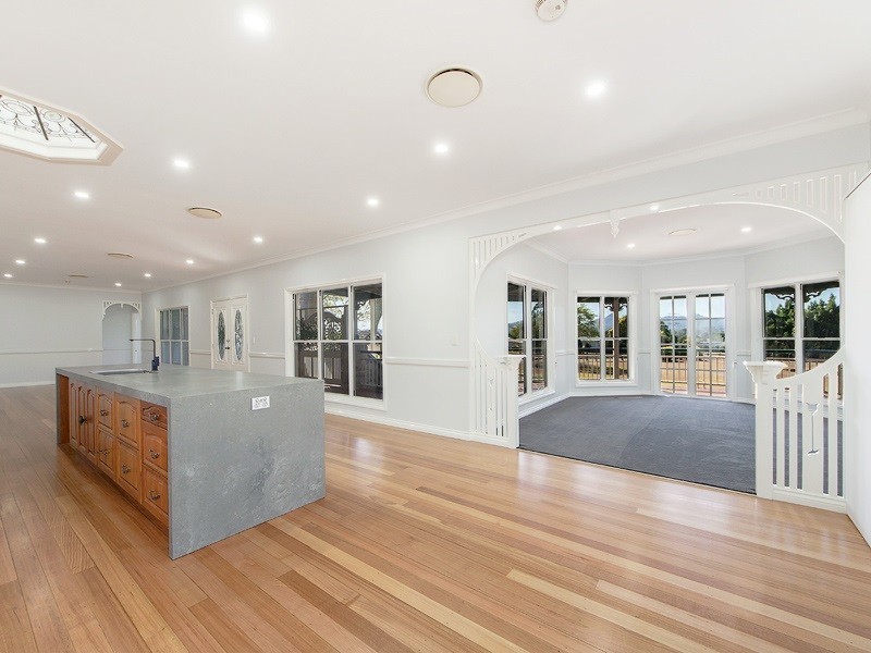 1 Roland Court, Peak Crossing QLD 4306