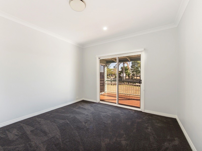 1 Roland Court, Peak Crossing QLD 4306