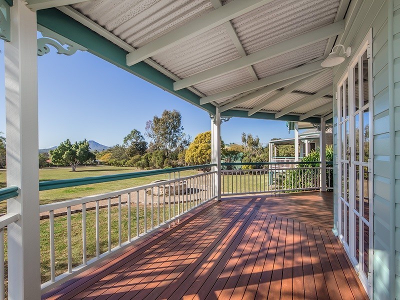 1 Roland Court, Peak Crossing QLD 4306