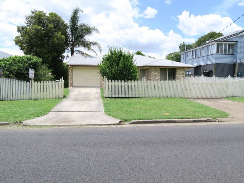 2A Walsh Street, Newtown QLD 4305