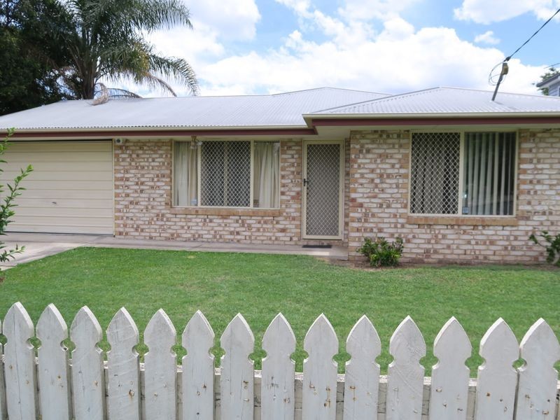 2A Walsh Street, Newtown QLD 4305