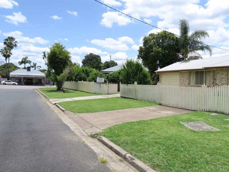 2A Walsh Street, Newtown QLD 4305