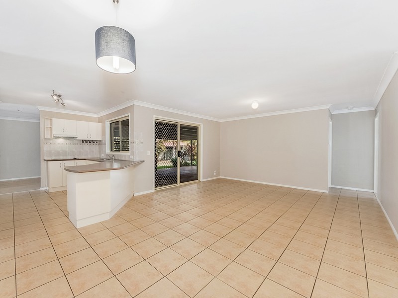 8 Crosby Crescent, Raceview QLD 4305