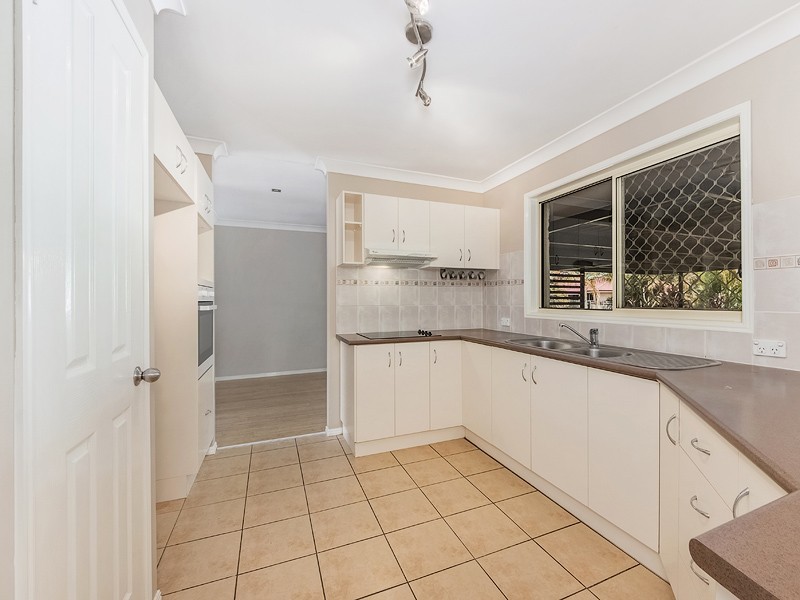 8 Crosby Crescent, Raceview QLD 4305