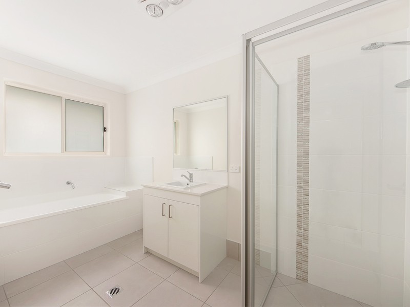 31 Chatswood Court, Deebing Heights QLD 4306