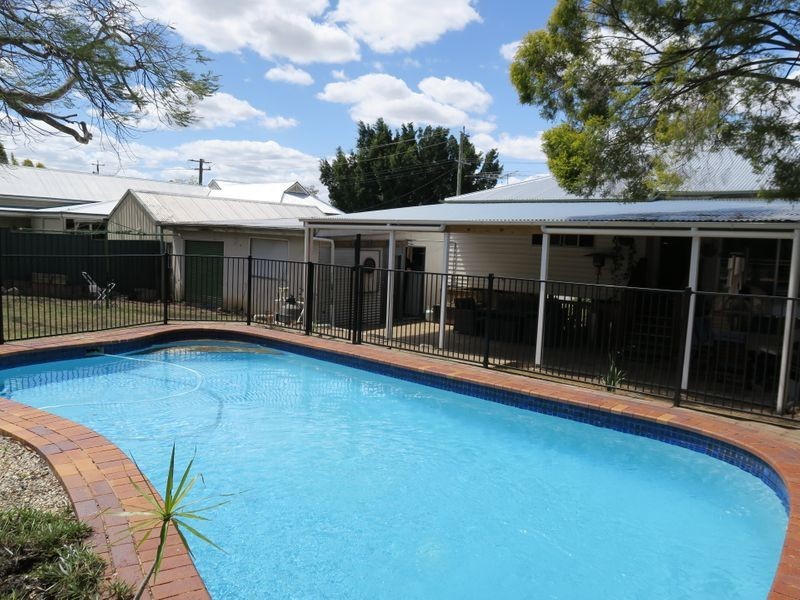 17 Whitehill Road, Newtown QLD 4305