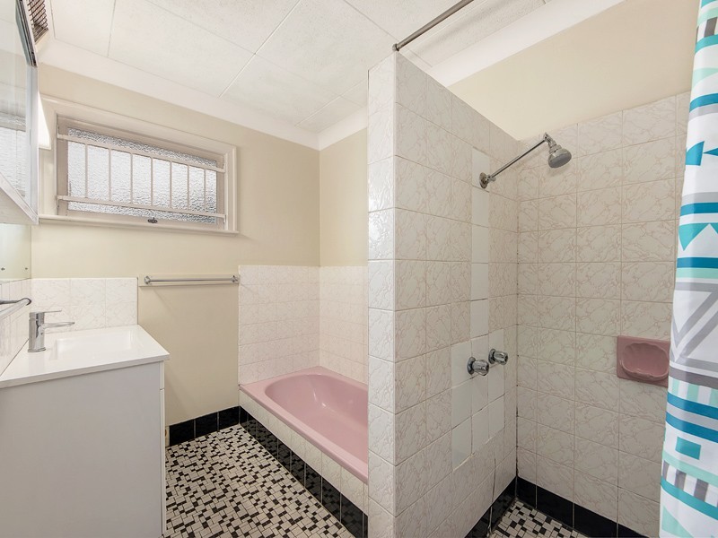 41 Raceview Street, Eastern Heights QLD 4305