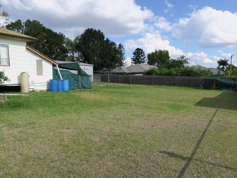 16 Hayes Street, Raceview QLD 4305