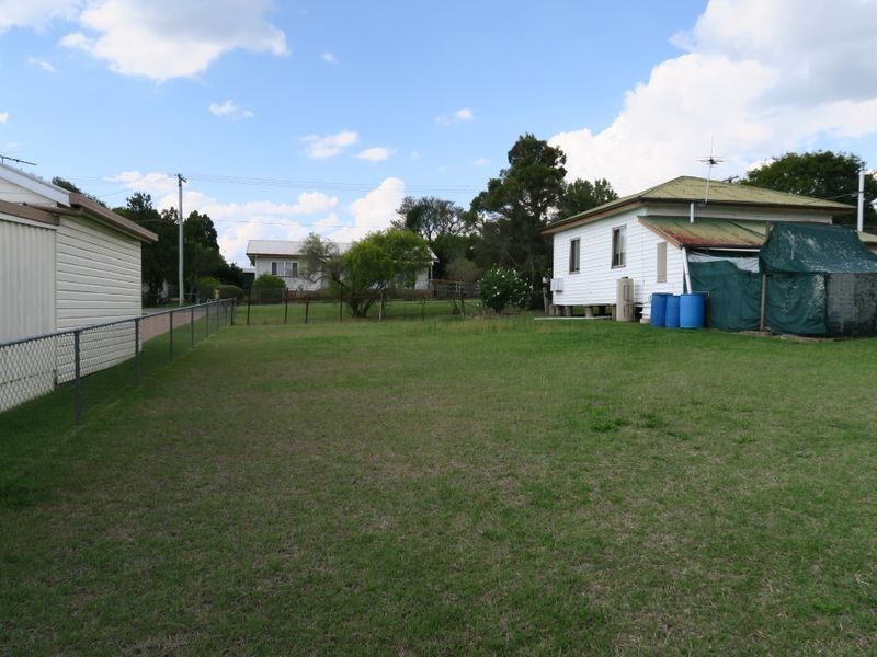 16 Hayes Street, Raceview QLD 4305