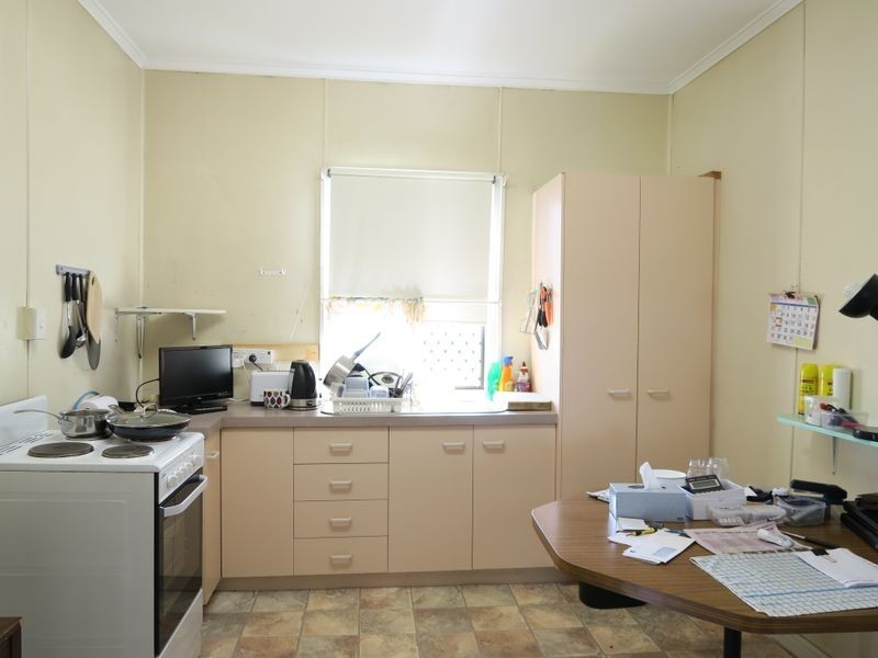 16 Hayes Street, Raceview QLD 4305