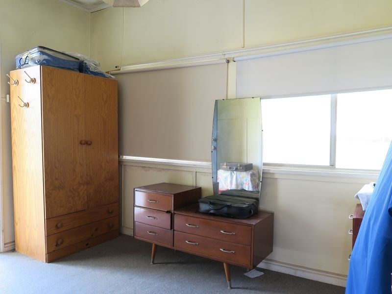 16 Hayes Street, Raceview QLD 4305