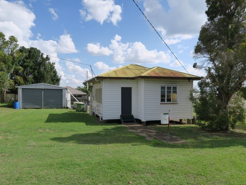 16 Hayes Street, Raceview QLD 4305
