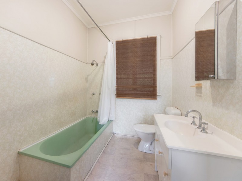 14 Bridson Avenue, East Ipswich QLD 4305