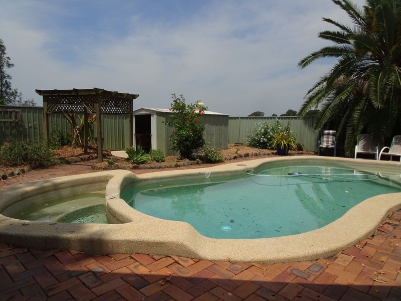 16 Makepeace Street, Rosewood QLD 4340