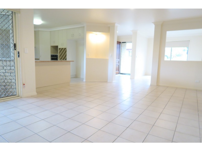 12 Chesterfield Place, Flinders View QLD 4305