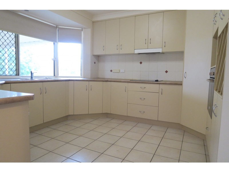 12 Chesterfield Place, Flinders View QLD 4305