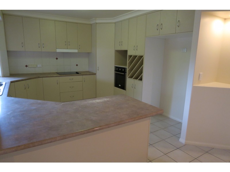 12 Chesterfield Place, Flinders View QLD 4305