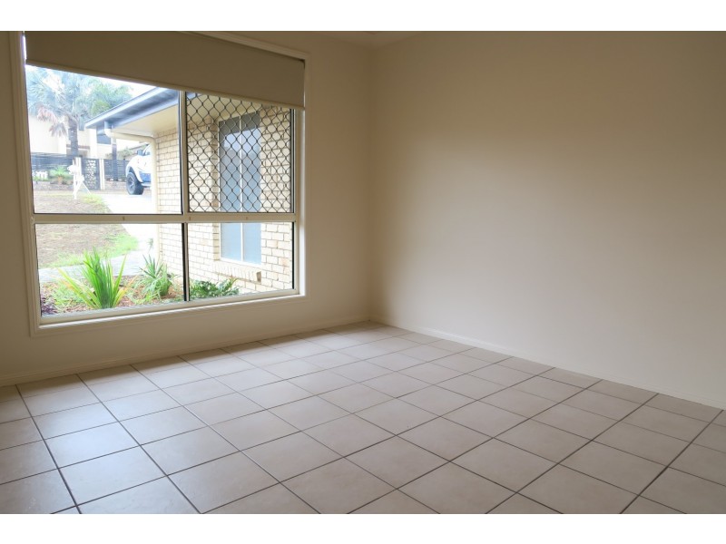 12 Chesterfield Place, Flinders View QLD 4305
