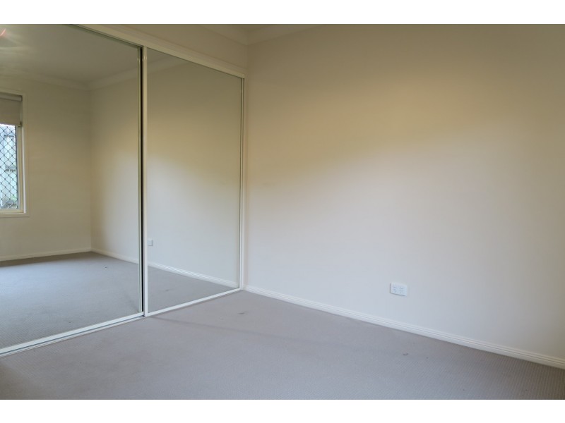 12 Chesterfield Place, Flinders View QLD 4305
