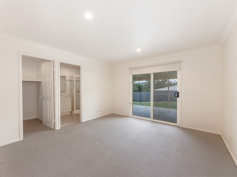 12 Chesterfield Place, Flinders View QLD 4305