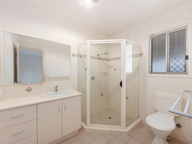 12 Chesterfield Place, Flinders View QLD 4305