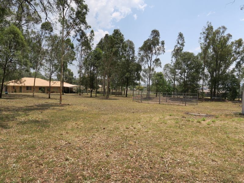84 Flinders Street, Peak Crossing QLD 4306