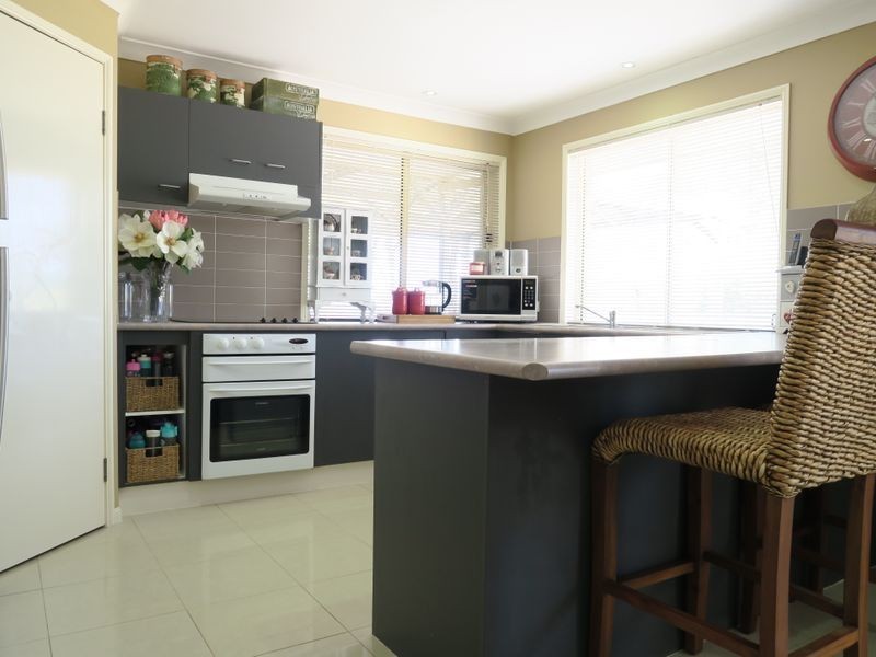 84 Flinders Street, Peak Crossing QLD 4306