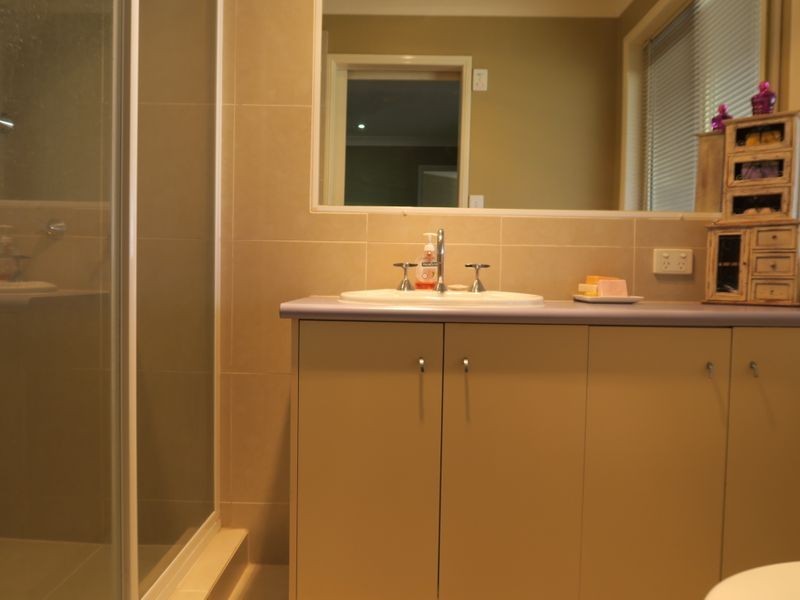 84 Flinders Street, Peak Crossing QLD 4306