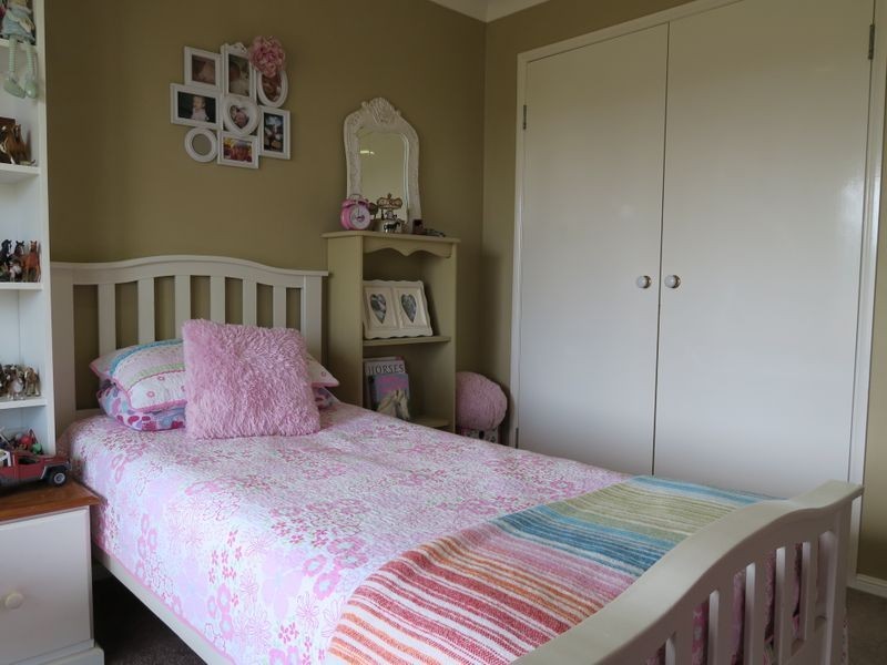 84 Flinders Street, Peak Crossing QLD 4306