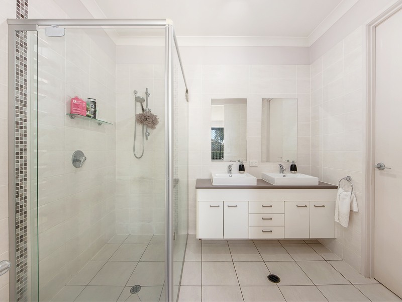 6 Hinchinbrook Circuit, Forest Lake QLD 4078