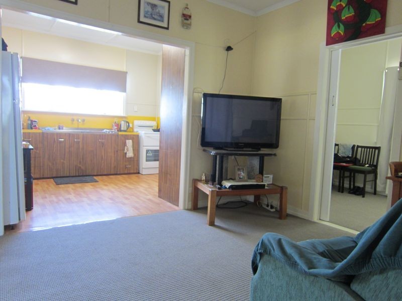 123 Blackstone Road, Silkstone QLD 4304