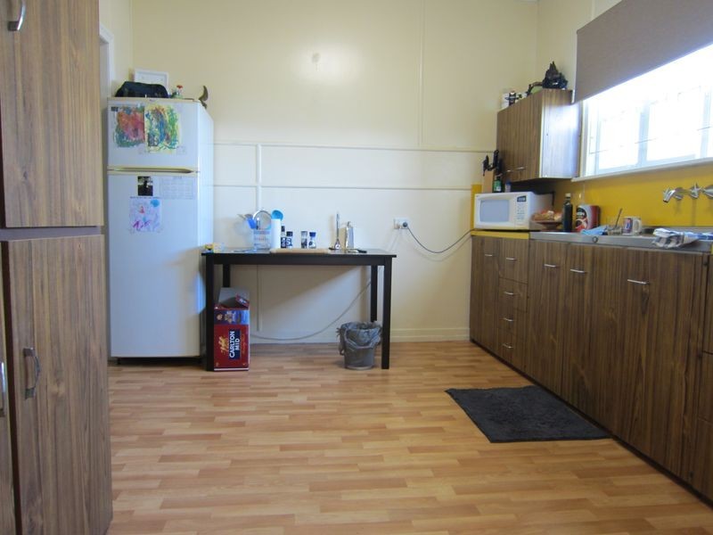 123 Blackstone Road, Silkstone QLD 4304