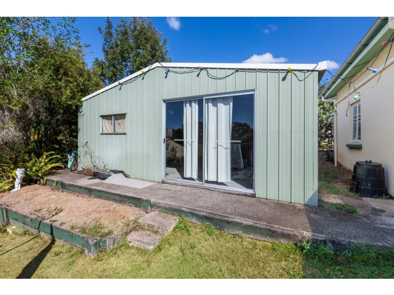 207 Blackstone Road, Silkstone QLD 4304