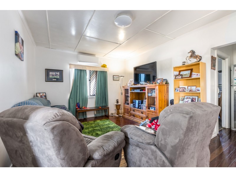 207 Blackstone Road, Silkstone QLD 4304